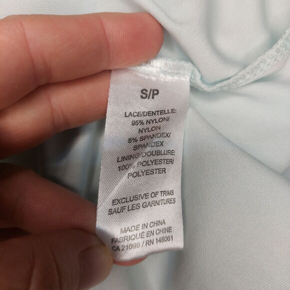 Woman's High-Low Ardene Green Lace Dress. - Picture 12 of 12